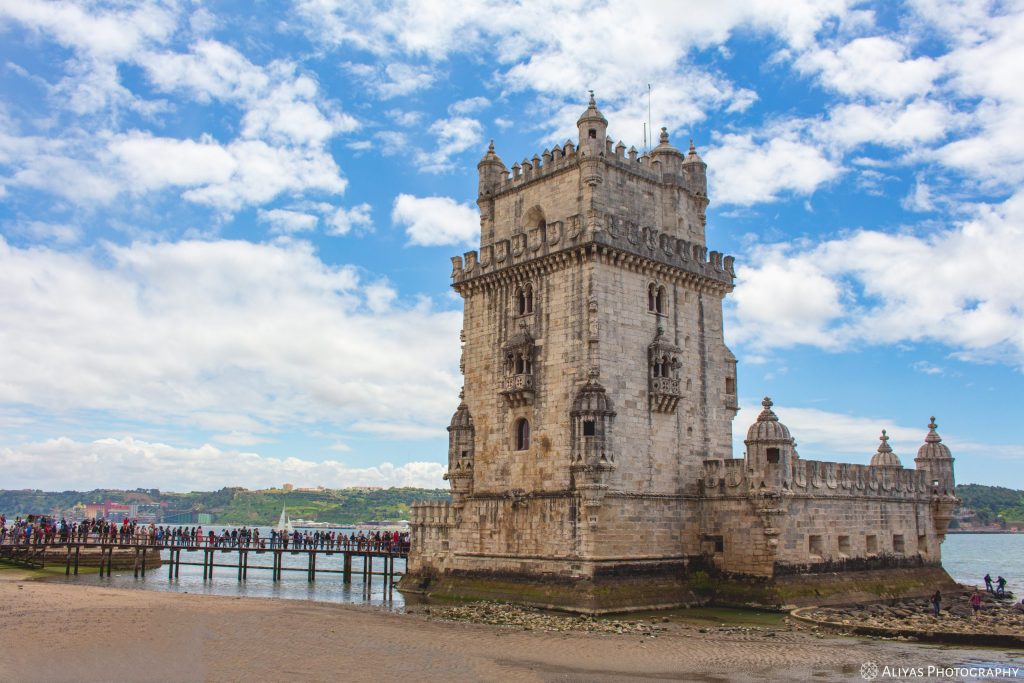 On the picture you can see the city of Lisbon - Lisboa - Lissabon. More exactly: the Bélem Tower (Torre de Belem).