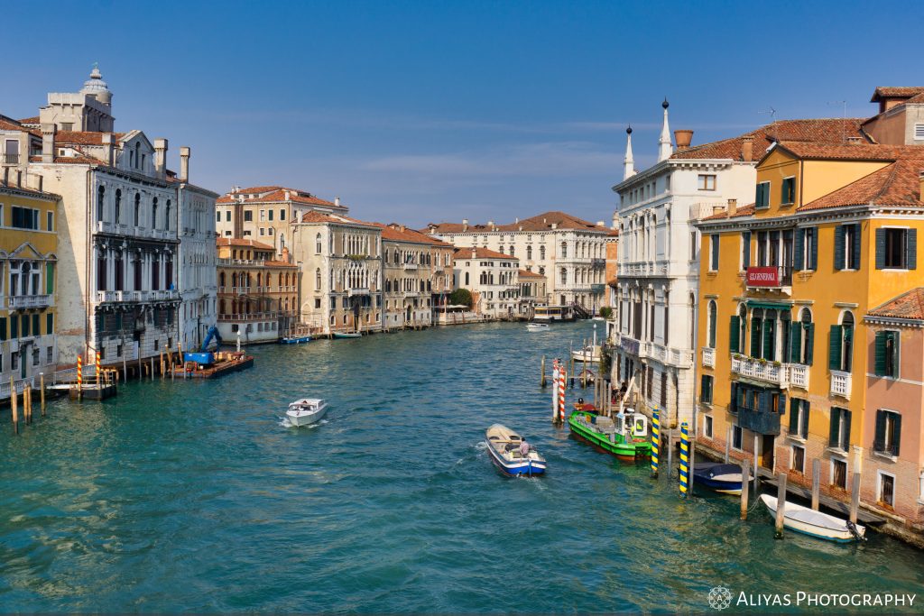 On this picture of Venice, you can see the view on the Canale Grande (Grand Canal) from Ponte d'Accademia (the Accademia bridge) towards the west.